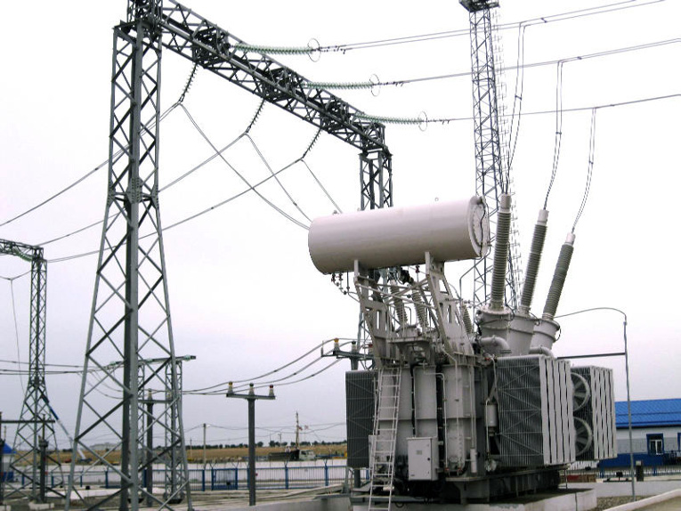 330 kV Izolyator bushings in a MES South transformer (photo courtesy FGC UES)