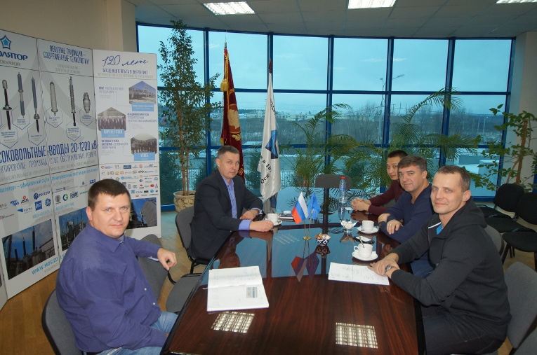 Alfa-Metal representatives at Izolyator plant, R in the center — Alexander Gladkikh, L — Vladimir Romanov and Dmitry Abbakumov
