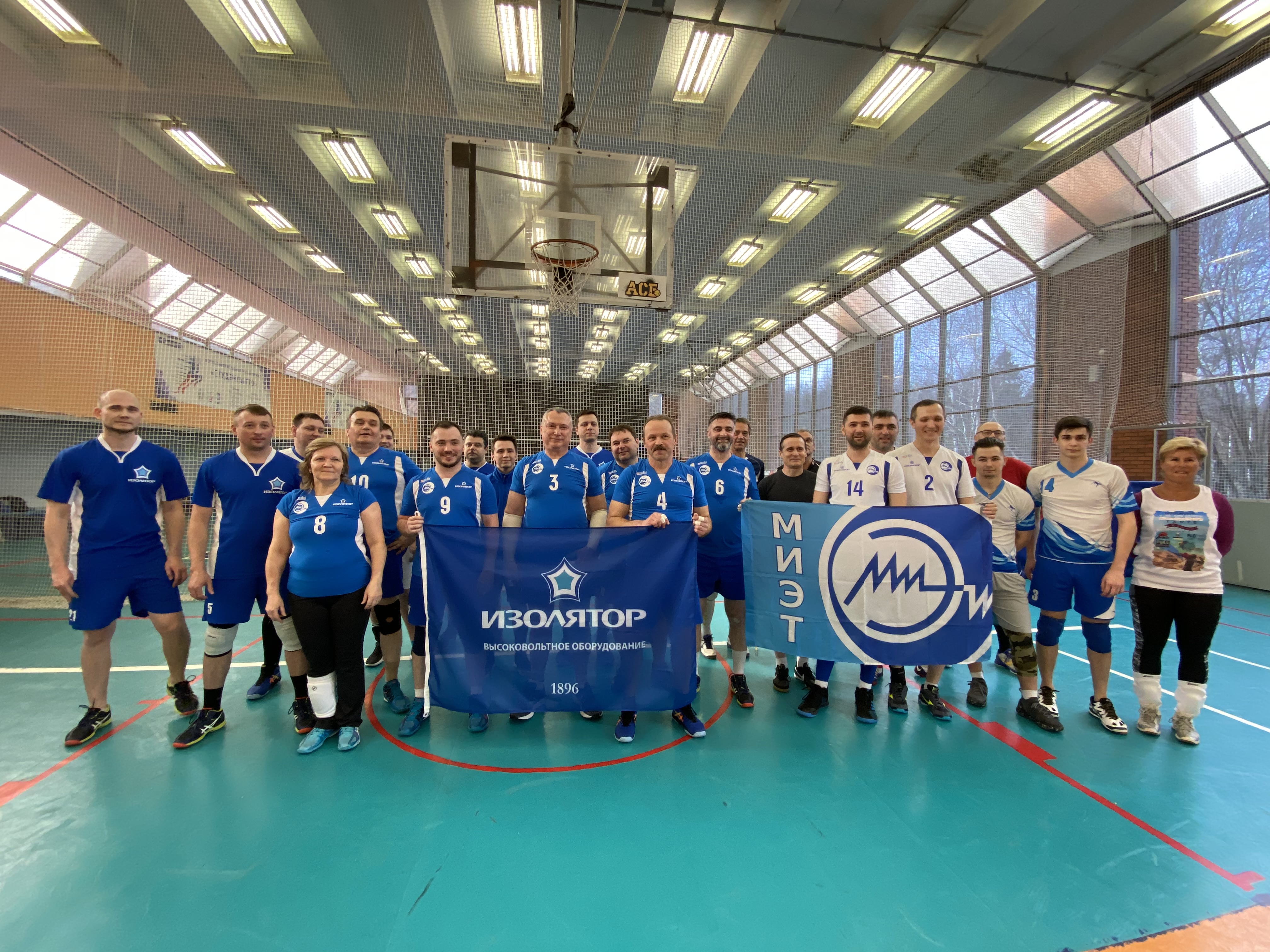 Izolyator and MIET teams before the start of the games