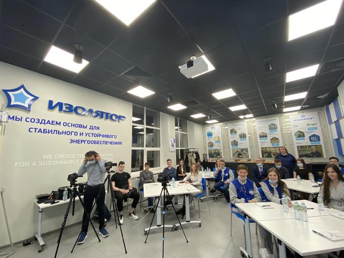 The shooting of the ‘50 questions to a power engineer’ talk show with Alexander Slavinsky at the Izolyator classroom in MPEI