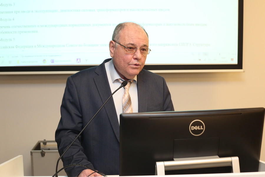 Power transformers and high-voltage bushings — a class within the advanced training program