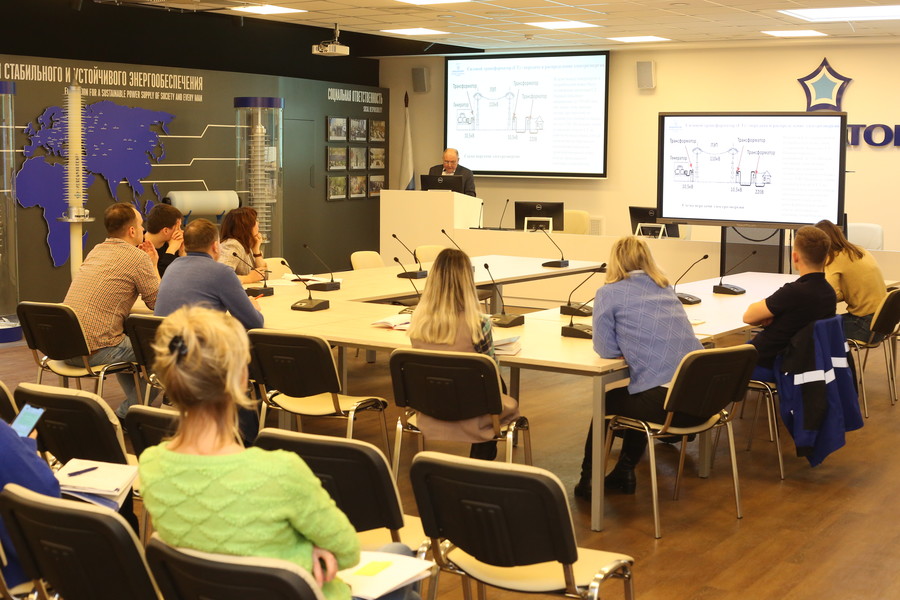 Power transformers and high-voltage bushings — a class within the advanced training program