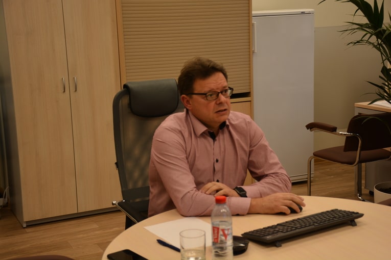 Oleg Bakulin is delivering a lecture &lsquo;Izolyator multi-product company: products and their operational features, new developments&rsquo;